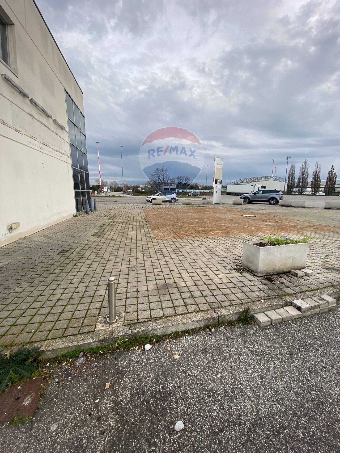 Edificio all\'aperto - Locale Commerciale Viale delle Industrie
53A, Rovigo - foto 2