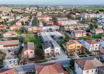 Edificio all\'aperto - Villa Via Amendola
 
32, Castelmassa - foto 8