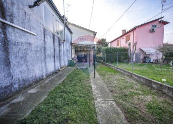 Giardino - Villa Via Amendola
 
32, Castelmassa - foto 72