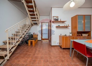 Scale - Villa a Schiera Via Leoncavallo
 
85, Comacchio - foto 14