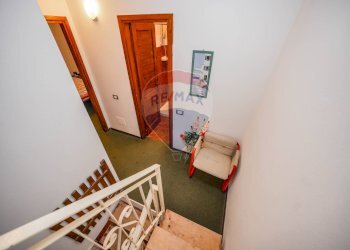 Scale - Villa a Schiera Via Leoncavallo
 
85, Comacchio - foto 44