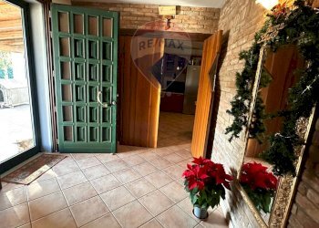 Ricezione / Lobby - Casa indipendente Via Nazionale
 
915/25, Bosaro - foto 4