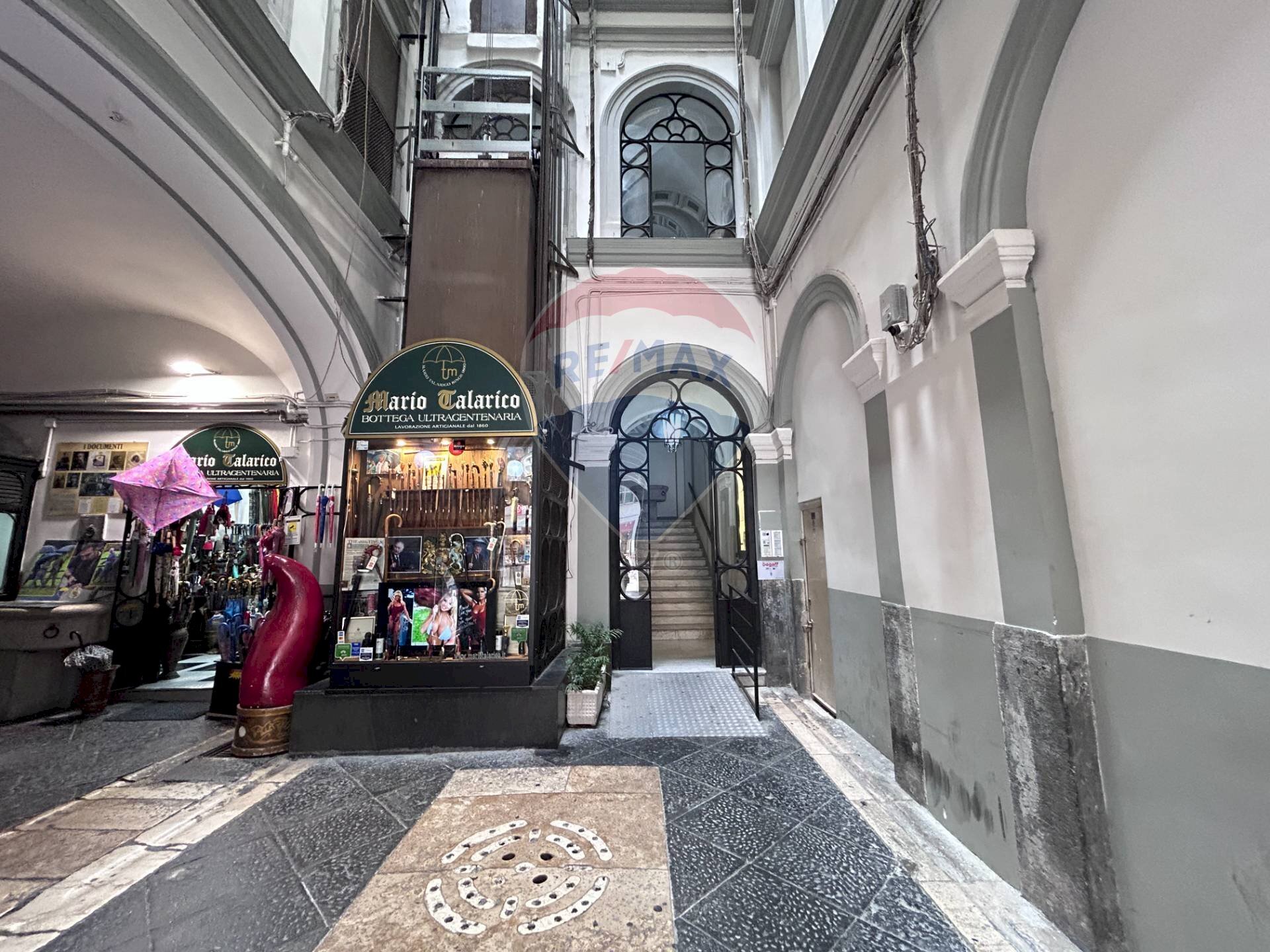 Edificio all\'aperto - Office Via Toledo
 
329, Napoli - photo 2