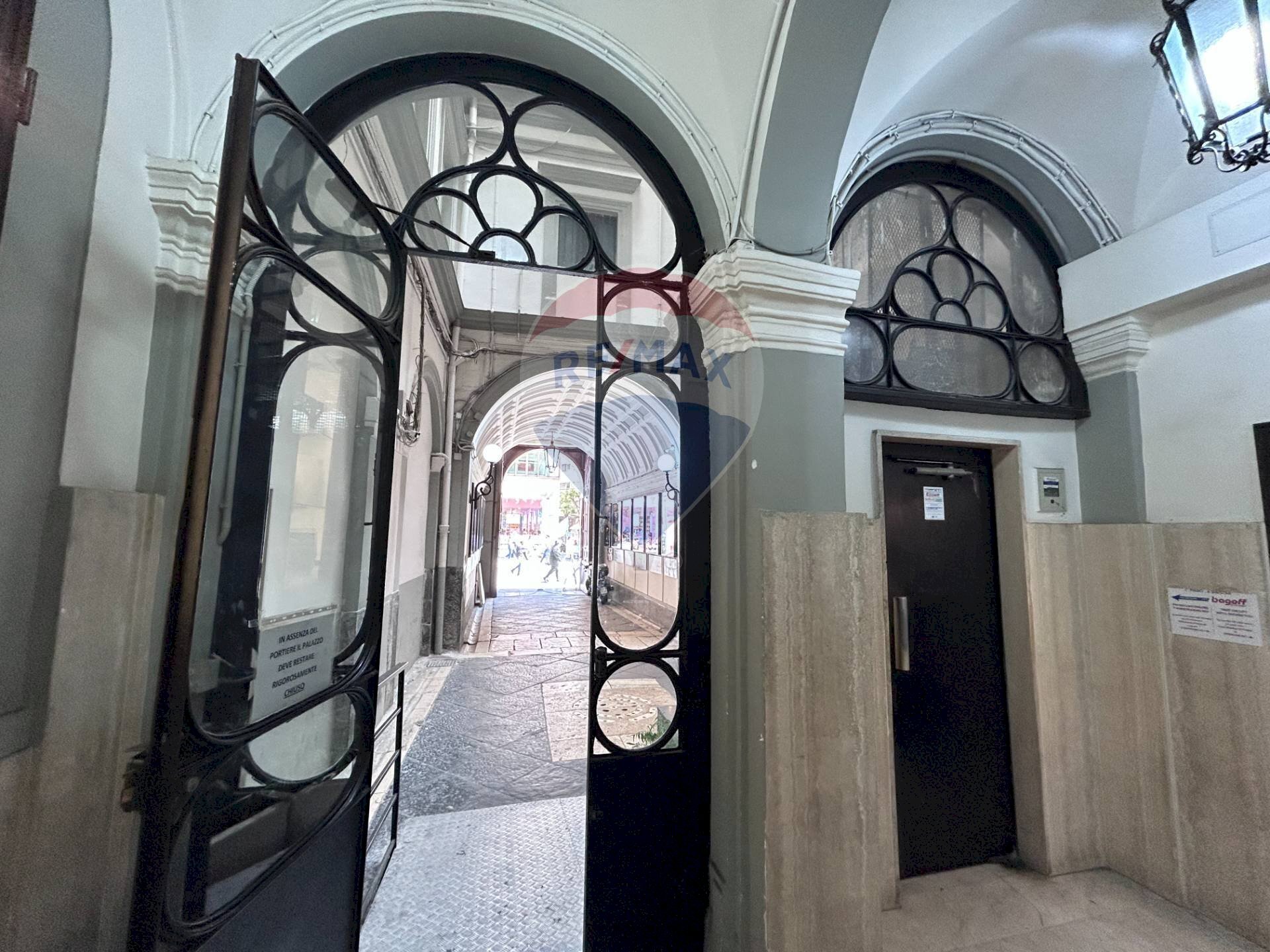 Ricezione / Lobby - Office Via Toledo
 
329, Napoli - photo 3