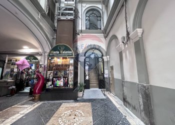 Edificio all\'aperto - Ufficio Via Toledo
329, Napoli - foto 2