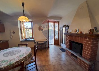 Sala da pranzo - Casa semi indipendente Borgata Favella
 
24, Rubiana - foto 5