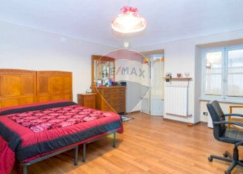 Camera / camera da letto - Quadrilocale via ratti
 
6, Trana - foto 14