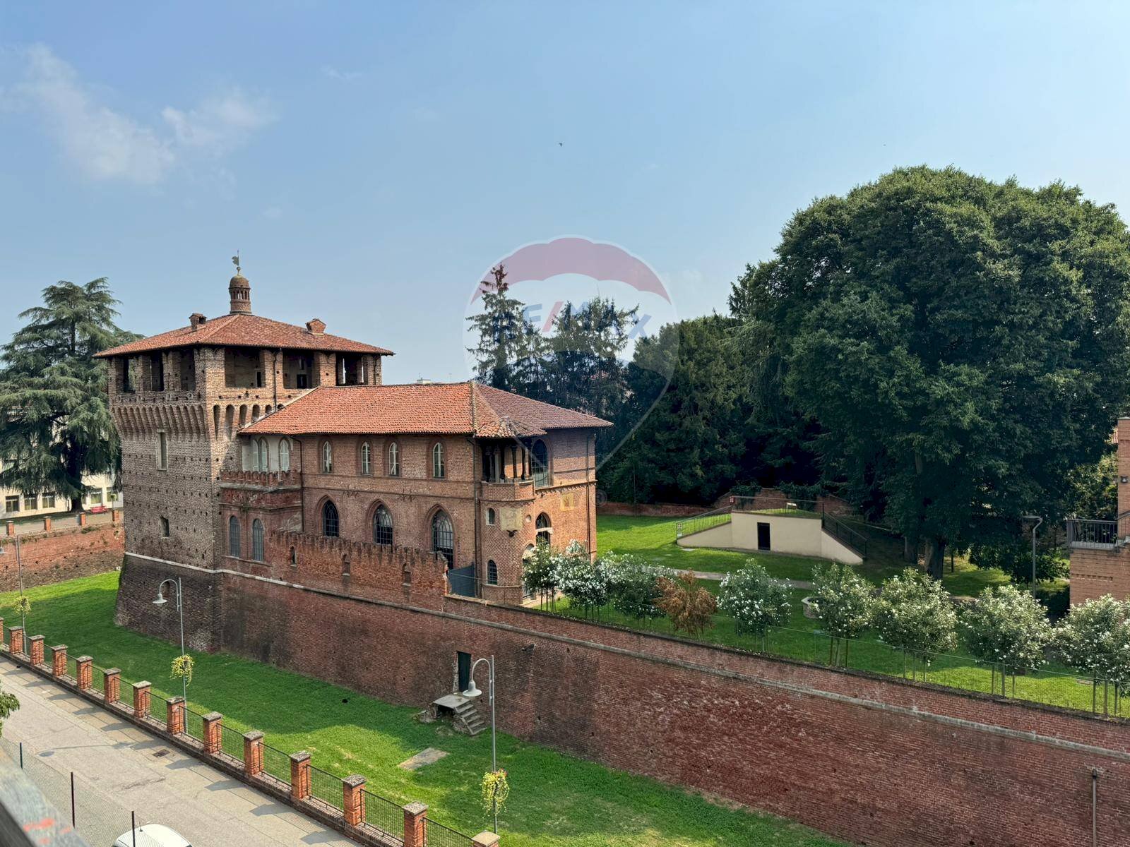 vista dalla terrazza del terzo piano - Independent house Piazza Martiri della Libertà
 
22, Galliate - photo 1