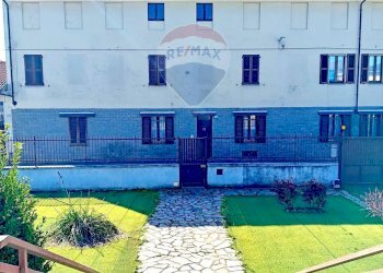 Edificio all\'aperto - Villa Via Natale Macchi
 
18, Galliate - foto 3