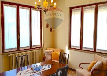 Sala da pranzo - Villa Via Natale Macchi
 
18, Galliate - foto 9