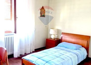 Camera / camera da letto - Villa Via Natale Macchi
 
18, Galliate - foto 13