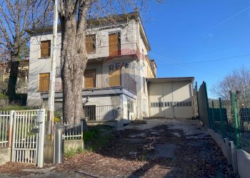 Edificio all\'aperto - Appartamento Via Monte Della Guardia
 
2, Varano de' Melegari - foto 7