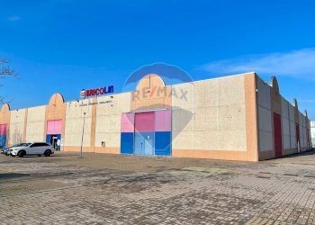 Edificio all\'aperto - Locale Commerciale Fontevivo - foto 1