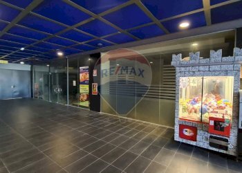 Ricezione / Lobby - Locale Commerciale Via G. Leopardi
 
1, Montano Lucino - foto 3