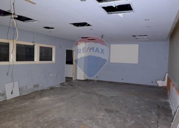 Stanza vuota - Locale Commerciale Via G. Leopardi
 
1, Montano Lucino - foto 5