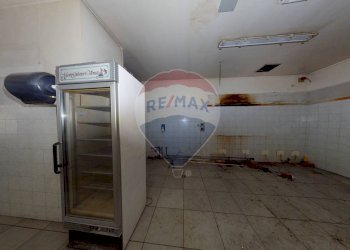 Bagno - Locale Commerciale Via G. Leopardi
 
1, Montano Lucino - foto 7