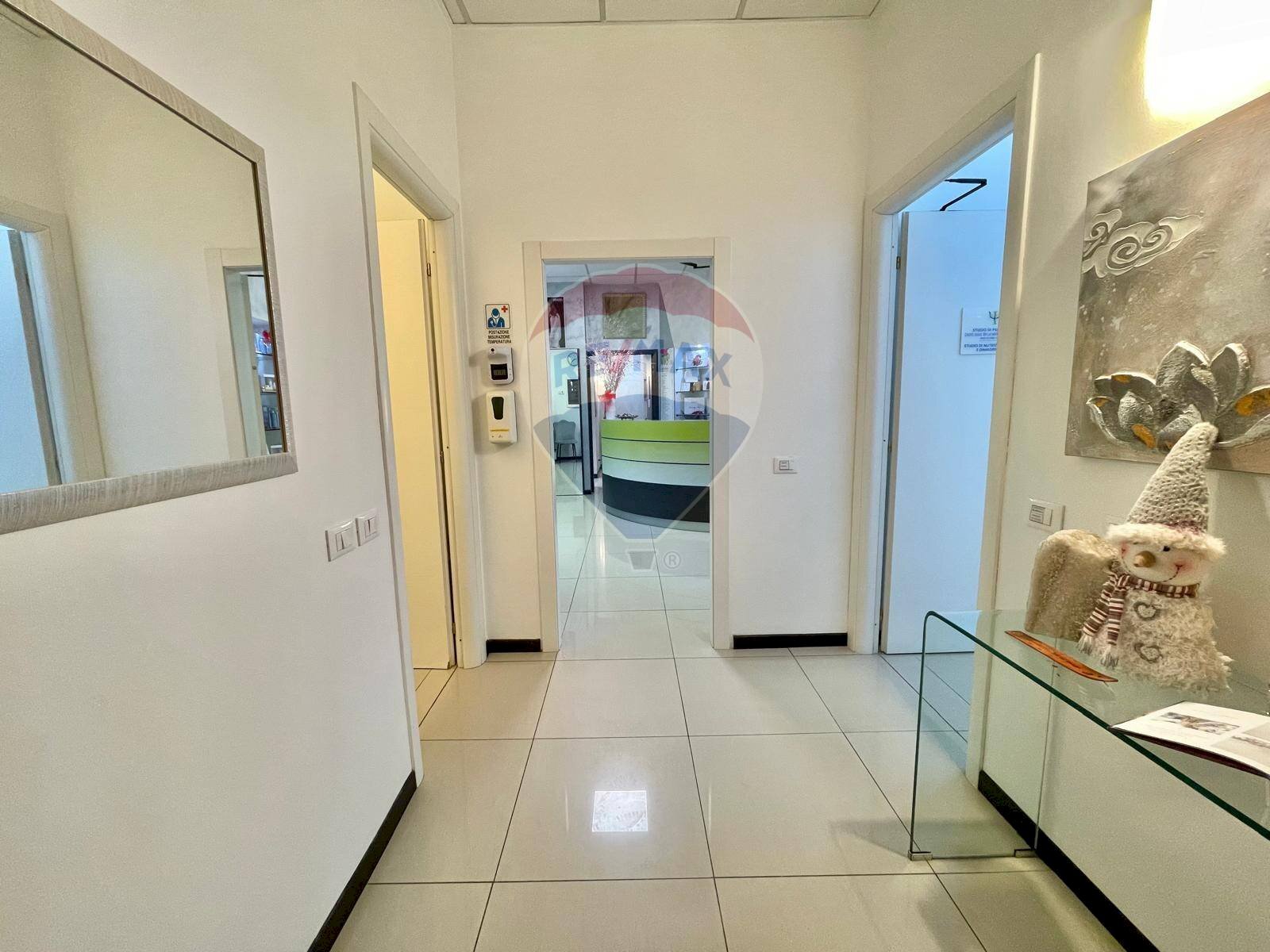 Hall / corridoio - Locale Commerciale Via Varesina
126a, Villa Guardia - foto 2