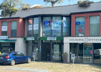 Edificio all\'aperto - Negozio Via Lungolago di Calcinate
 
88, Varese - foto 31