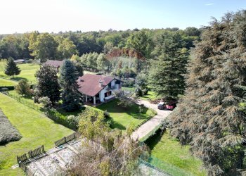 Casa all\'aperto - Villa via Cordona
 
12, Agrate Conturbia - foto 4