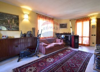 Soggiorno - Villa via Cordona
 
12, Agrate Conturbia - foto 15