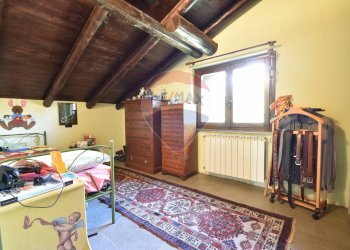 Camera / camera da letto - Villa via Cordona
 
12, Agrate Conturbia - foto 20