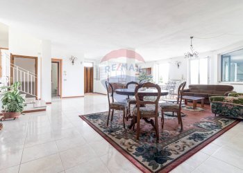 Sala da pranzo - Villa via Sempione
 
155, Meina - foto 26