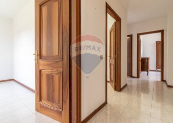 Hall / corridoio - Villa via Sempione
 
155, Meina - foto 30