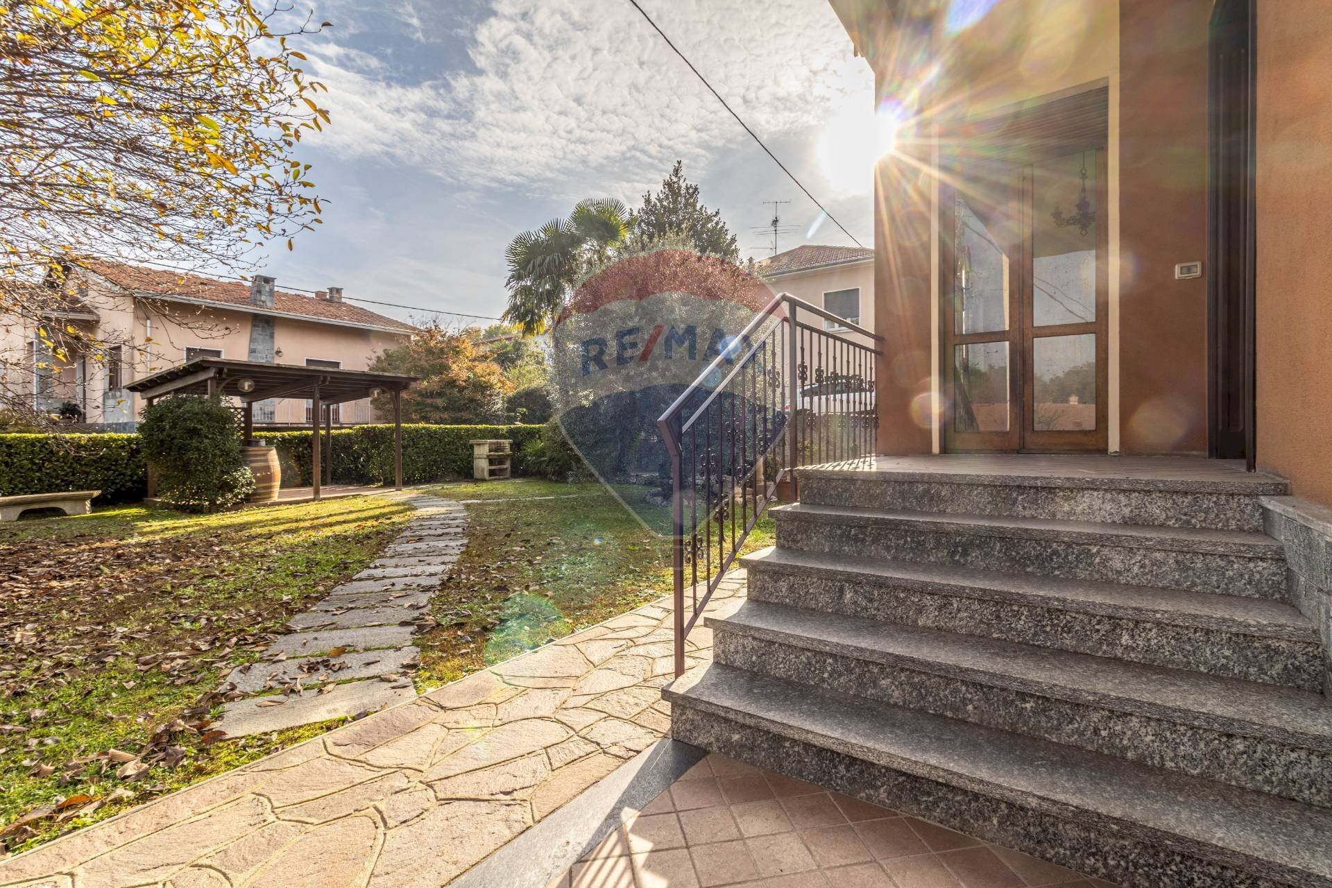 Scale - Semi-detached house Via Ticino
 
6, Varallo Pombia - photo 2