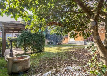 Giardino - Casa semi indipendente Via Ticino
 
6, Varallo Pombia - foto 3