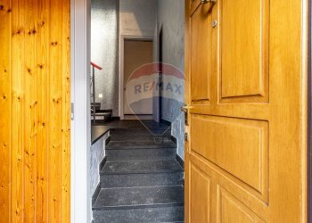 Scale - Casa semi indipendente Via Ticino
 
6, Varallo Pombia - foto 8