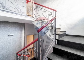 Scale - Casa semi indipendente Via Ticino
 
6, Varallo Pombia - foto 10