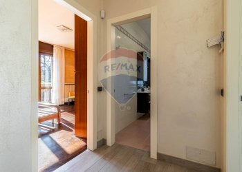 Hall / corridoio - Casa semi indipendente Via Ticino
 
6, Varallo Pombia - foto 23