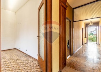 Hall / corridoio - Casa semi indipendente Via Ticino
 
6, Varallo Pombia - foto 55