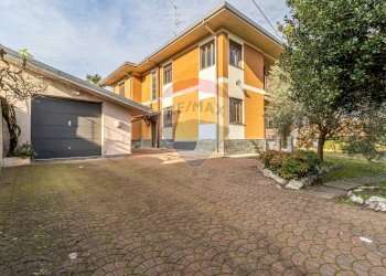 Casa all\'aperto - Casa semi indipendente Via Ticino
 
6, Varallo Pombia - foto 70