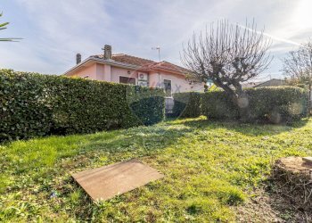 Giardino - Casa semi indipendente Via Ticino
 
6, Varallo Pombia - foto 78