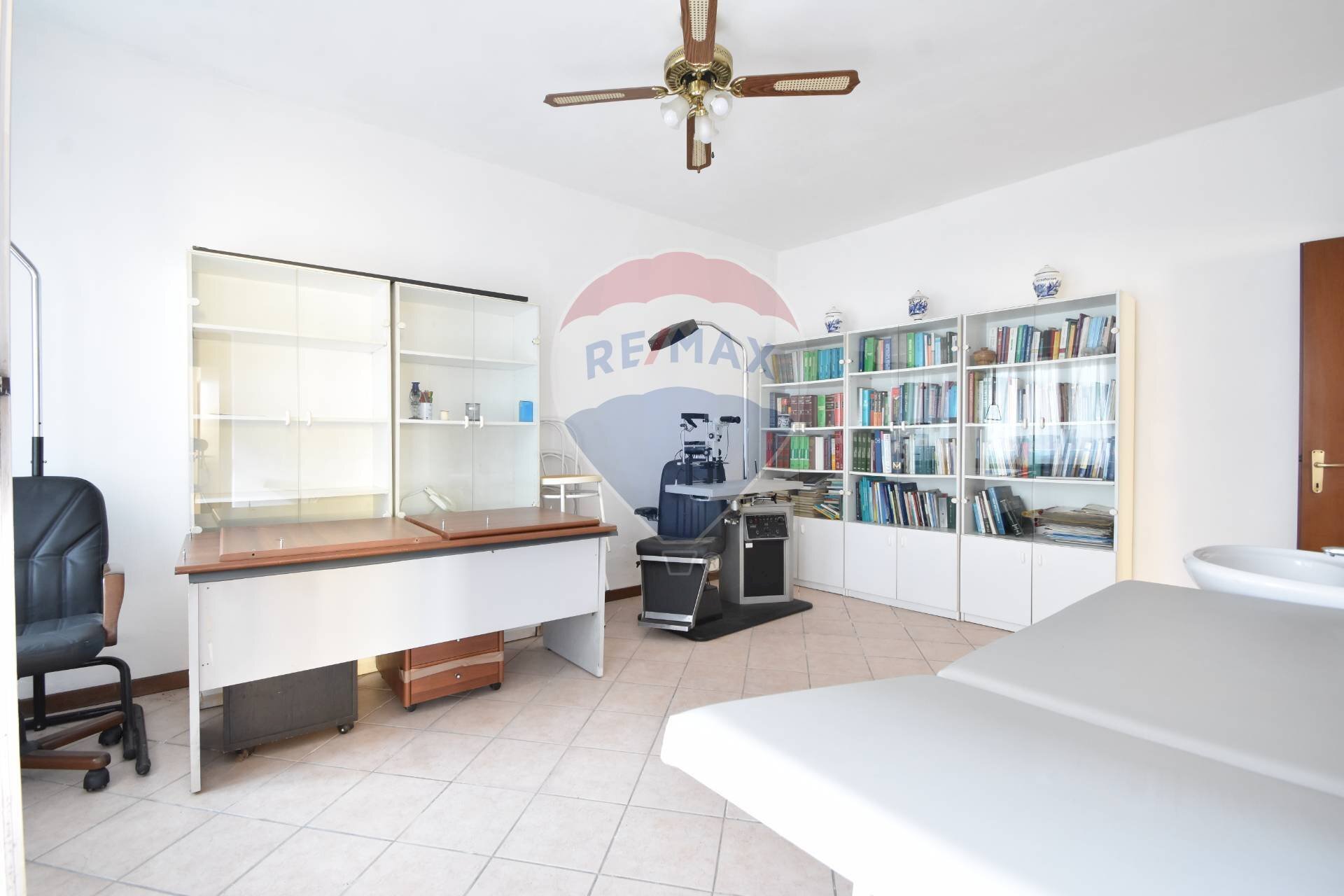 Soggiorno - Commercial Premises via vittorio Veneto
 
5, Divignano - photo 1