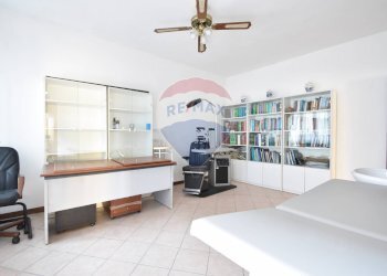 Soggiorno - Commercial Premises via vittorio Veneto
 
5, Divignano - photo 1