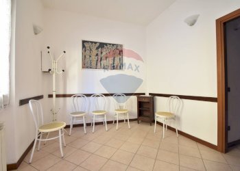 Sala da pranzo - Commercial Premises via vittorio Veneto
 
5, Divignano - photo 2