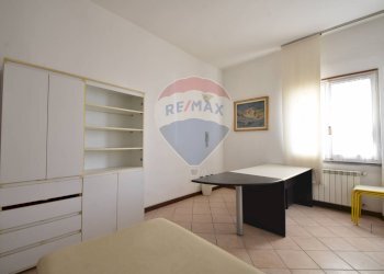 Camera / camera da letto - Commercial Premises via vittorio Veneto
 
5, Divignano - photo 8