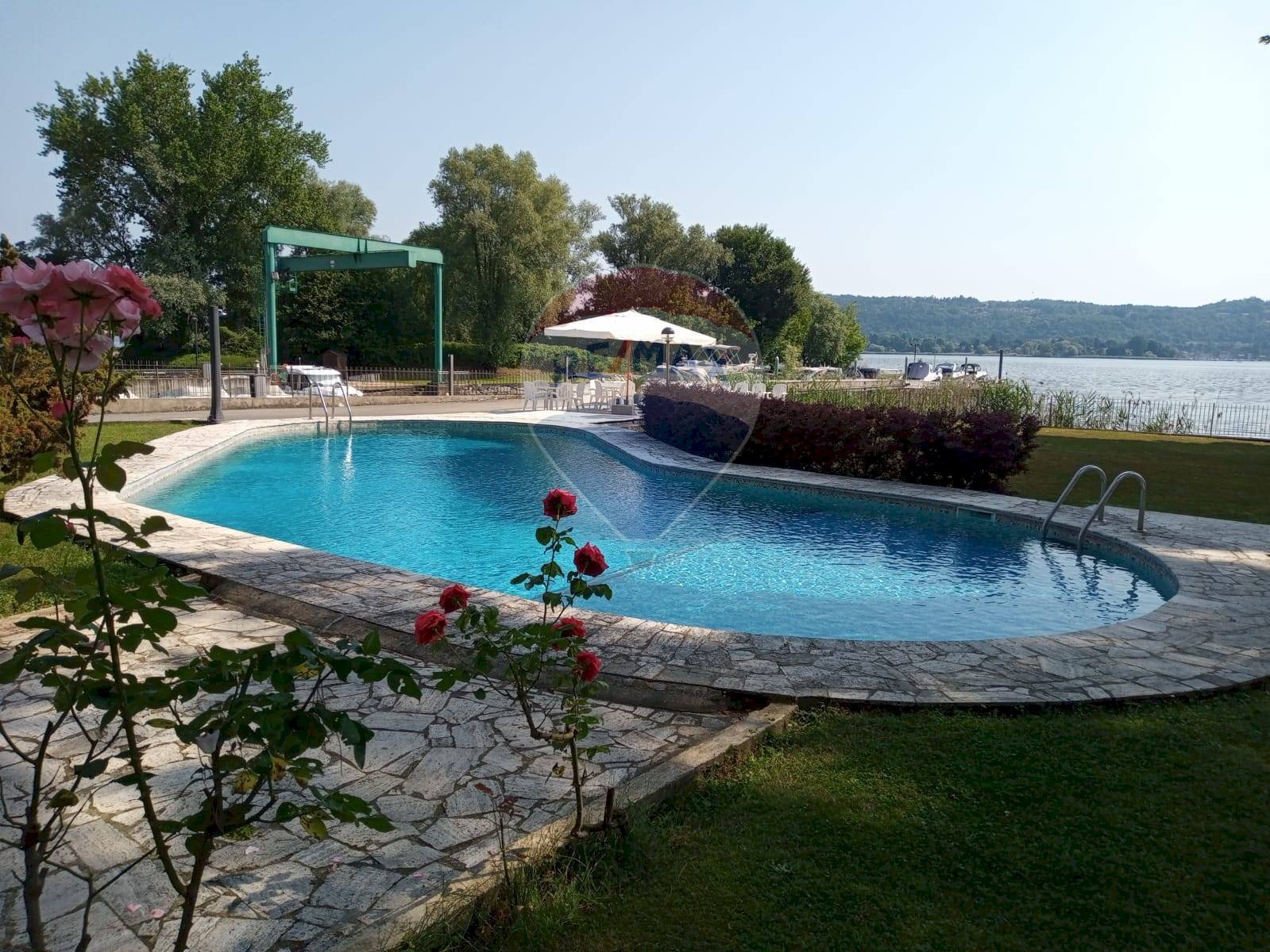 Piscina - Three-room apartment Dormelletto - photo 1