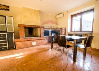 Sala da pranzo - Casa semi indipendente Vaprio d'Agogna - foto 3