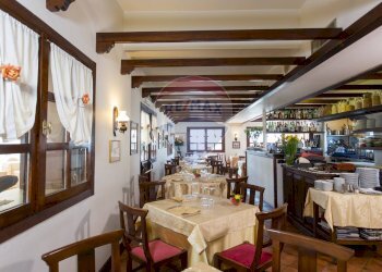 Sala da pranzo - Locale Commerciale Via Case Sparse
 
11, Novara - foto 60