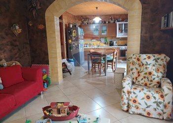 Sala da pranzo - Casa indipendente via Gulfi
 
142, Chiaramonte Gulfi - foto 1