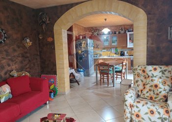 Sala da pranzo - Casa indipendente via Gulfi
 
142, Chiaramonte Gulfi - foto 31