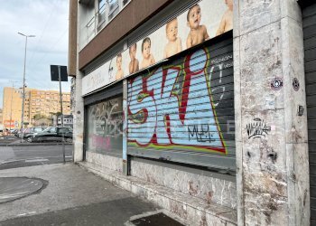 Foto 2 - Commercial Premises Via Teocrito
 
54, Catania - photo 2