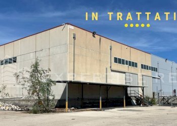 Foto 1 - Capannone Via Cosmo Mollica Alagona
 
70-72, Catania - foto 1