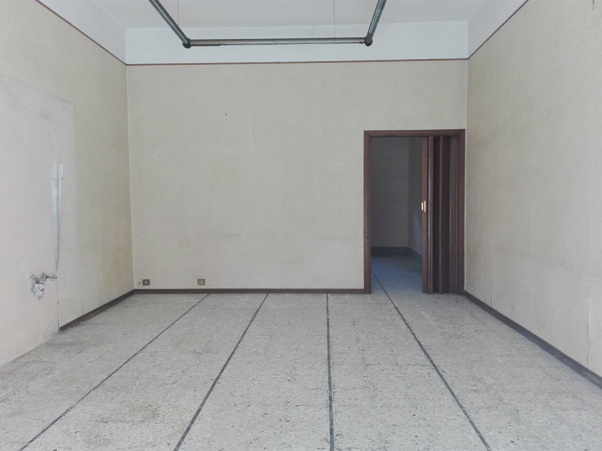 Foto 3 - Commercial Activity via Garibaldi
 
10, Calcinaia - photo 3