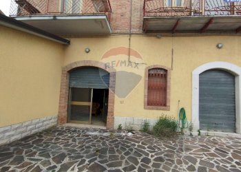 Edificio all\'aperto - Semi-detached house c.da Largo Zurlo
 
snc, Baranello - photo 28