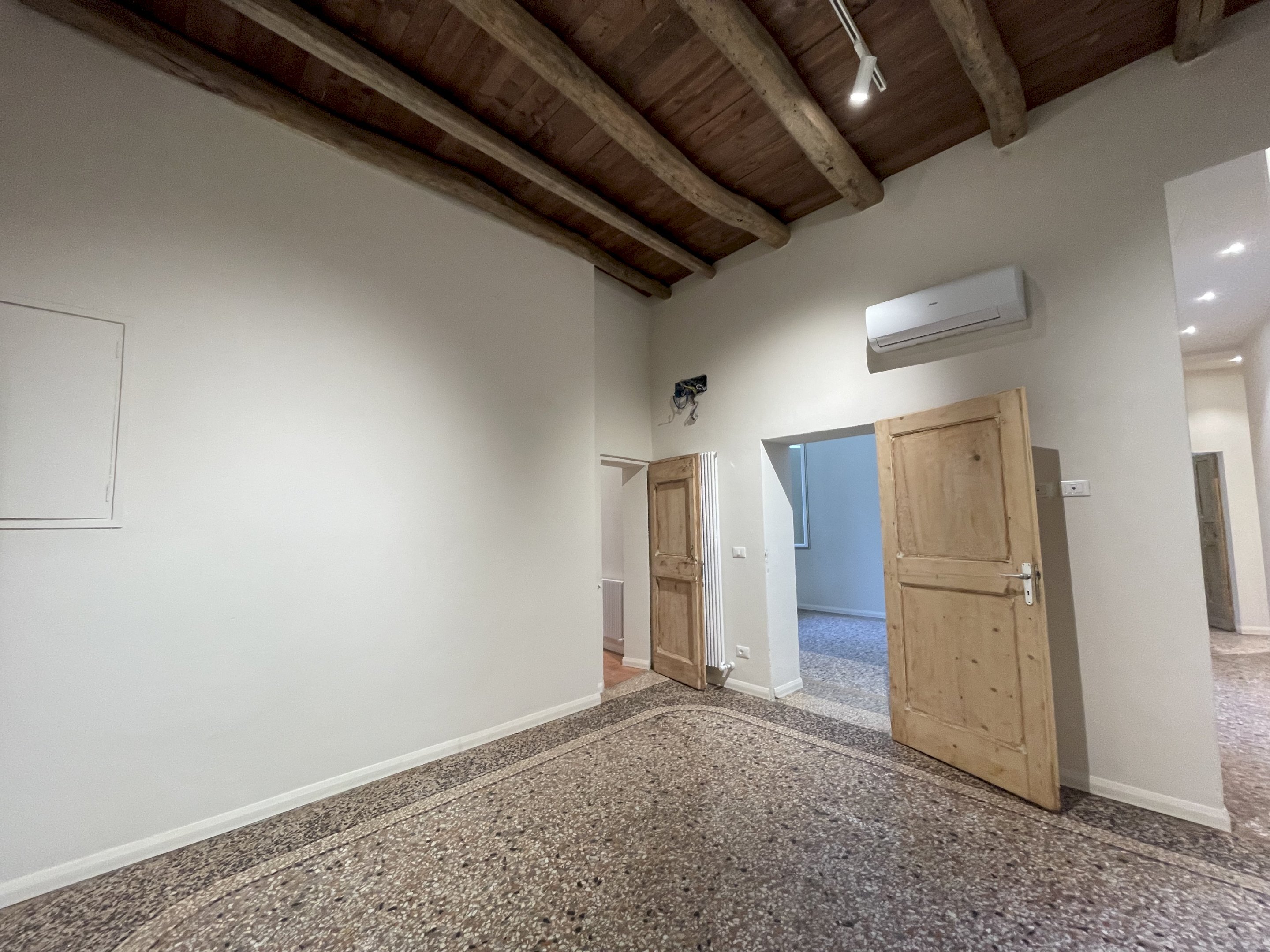 Commercial Premises Bologna (neighborhood Centro Storico) - photo 2