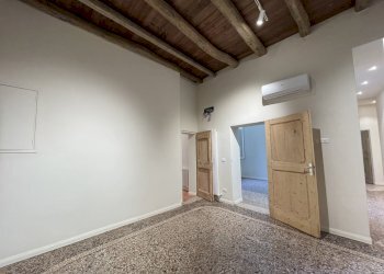 Commercial Premises Bologna (neighborhood Centro Storico) - photo 2